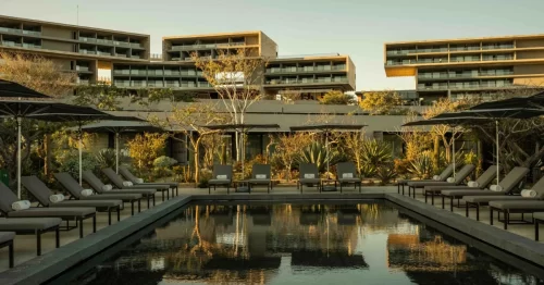 Solución TECSIR Co-Therm Heat Pump para hotel Solaz Resort Los Cabos – eficiencia energética en climatización de albercas y agua caliente.