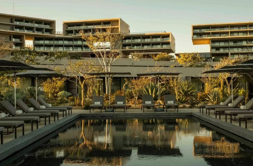 Solución TECSIR Co-Therm Heat Pump para hotel Solaz Resort Los Cabos – eficiencia energética en climatización de albercas y agua caliente.