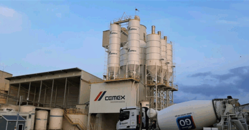 EZ Chiller 150 TR utilizado por Cementos Mexicanos para control térmico del concreto en la pista del Aeropuerto de Texcoco.