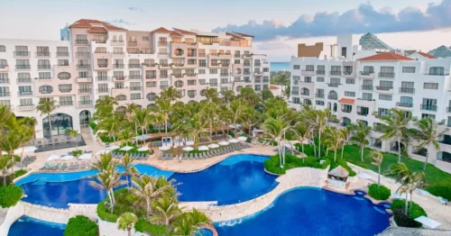 Optichiller 800 TR con recuperación de calor instalado por TECSIR en Fiesta Americana Condesa Cancún, con ahorros de gas y agua.