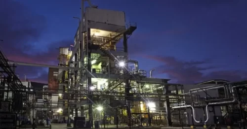 istema multietapa de refrigeración industrial de Grupo TECSIR instalado en Viakem para control térmico en procesos químicos