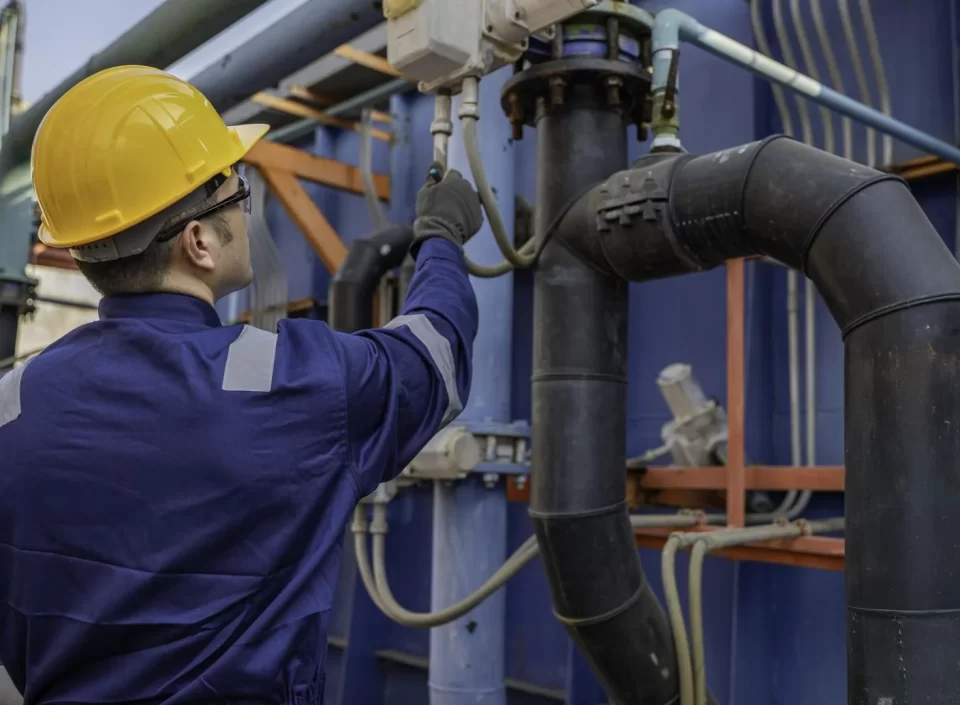 Tratamiento de agua en sistemas de agua helada para chillers industriales